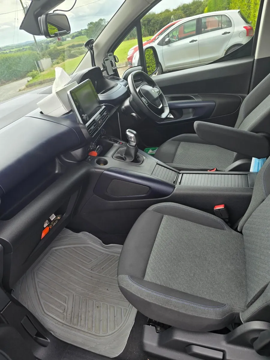 Taxi Peugeot Rifter 2019 Wheelchair Accessible - Image 2