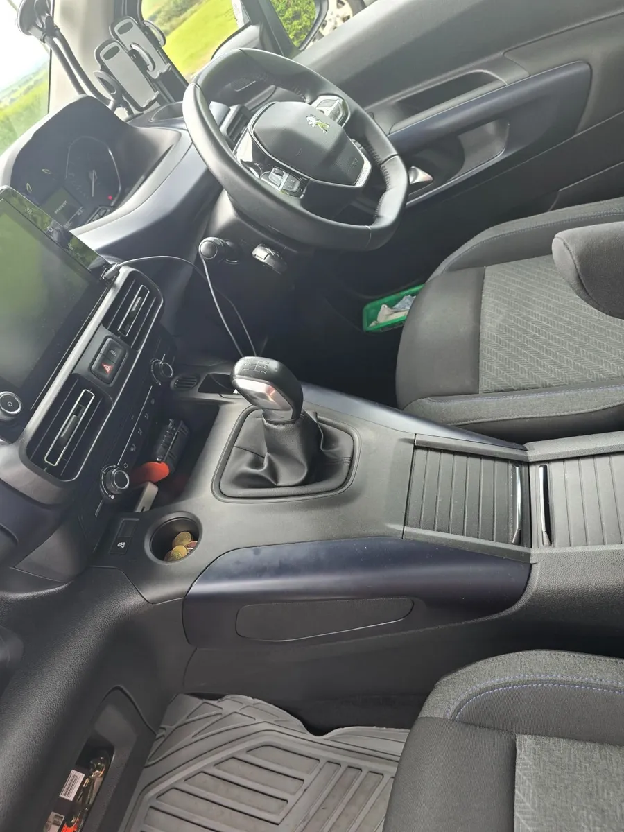 Taxi Peugeot Rifter 2019 Wheelchair Accessible - Image 3