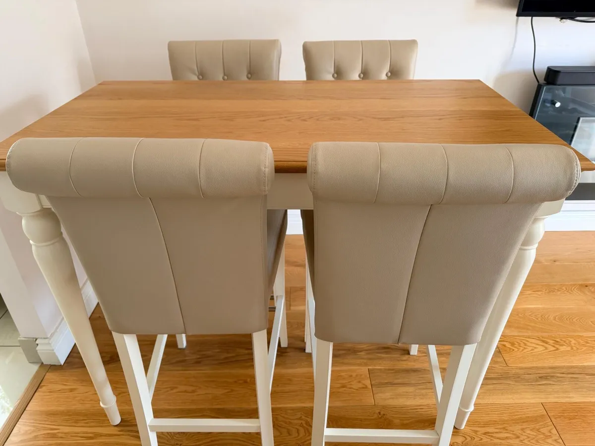 LIKE NEW CONDITION Table and Chairs - Image 3