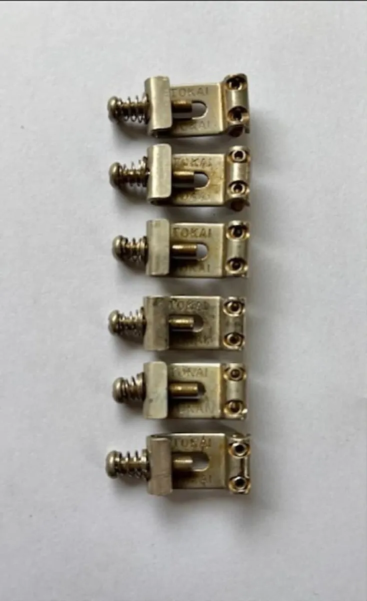 Guitar bridge saddles