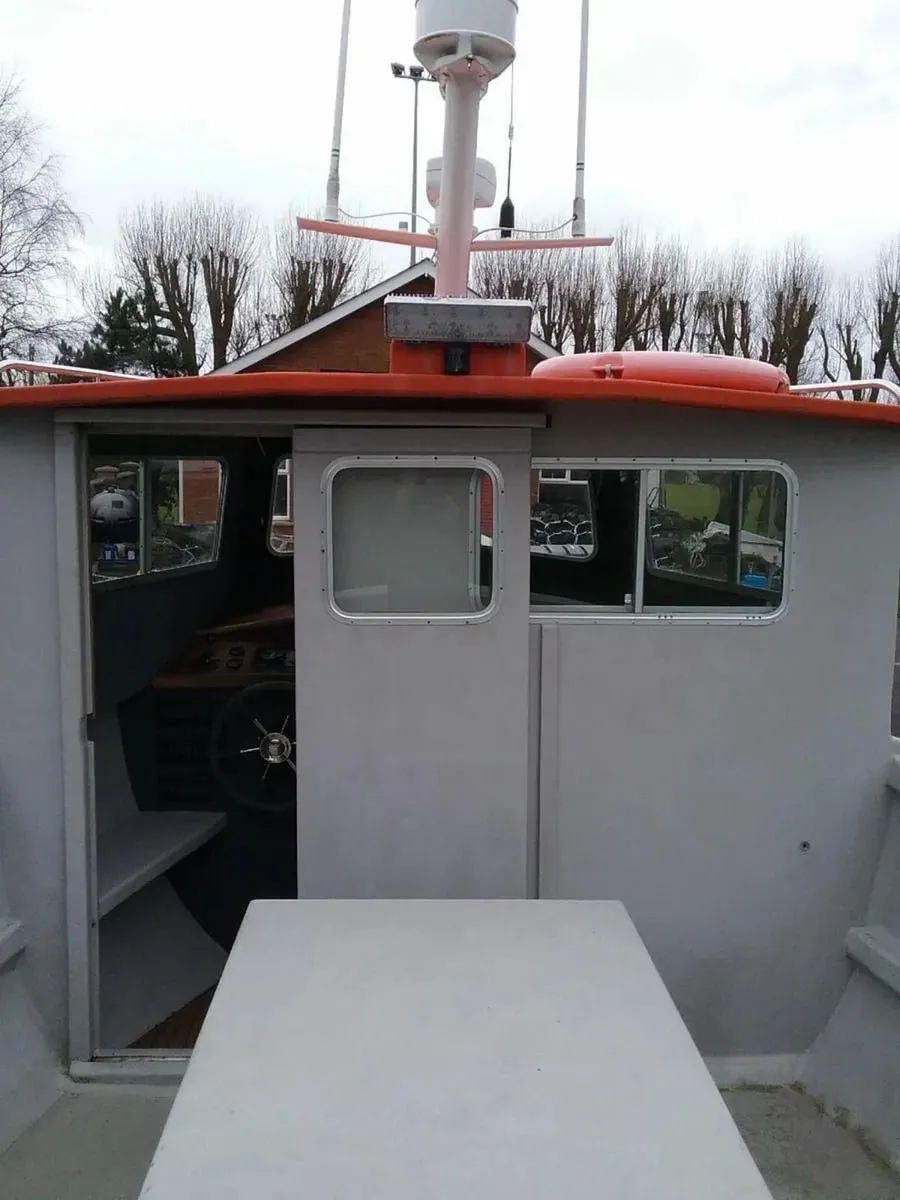 Fishing boat - Image 4