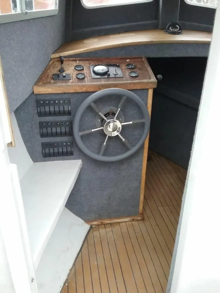 Fishing boat - Image 4