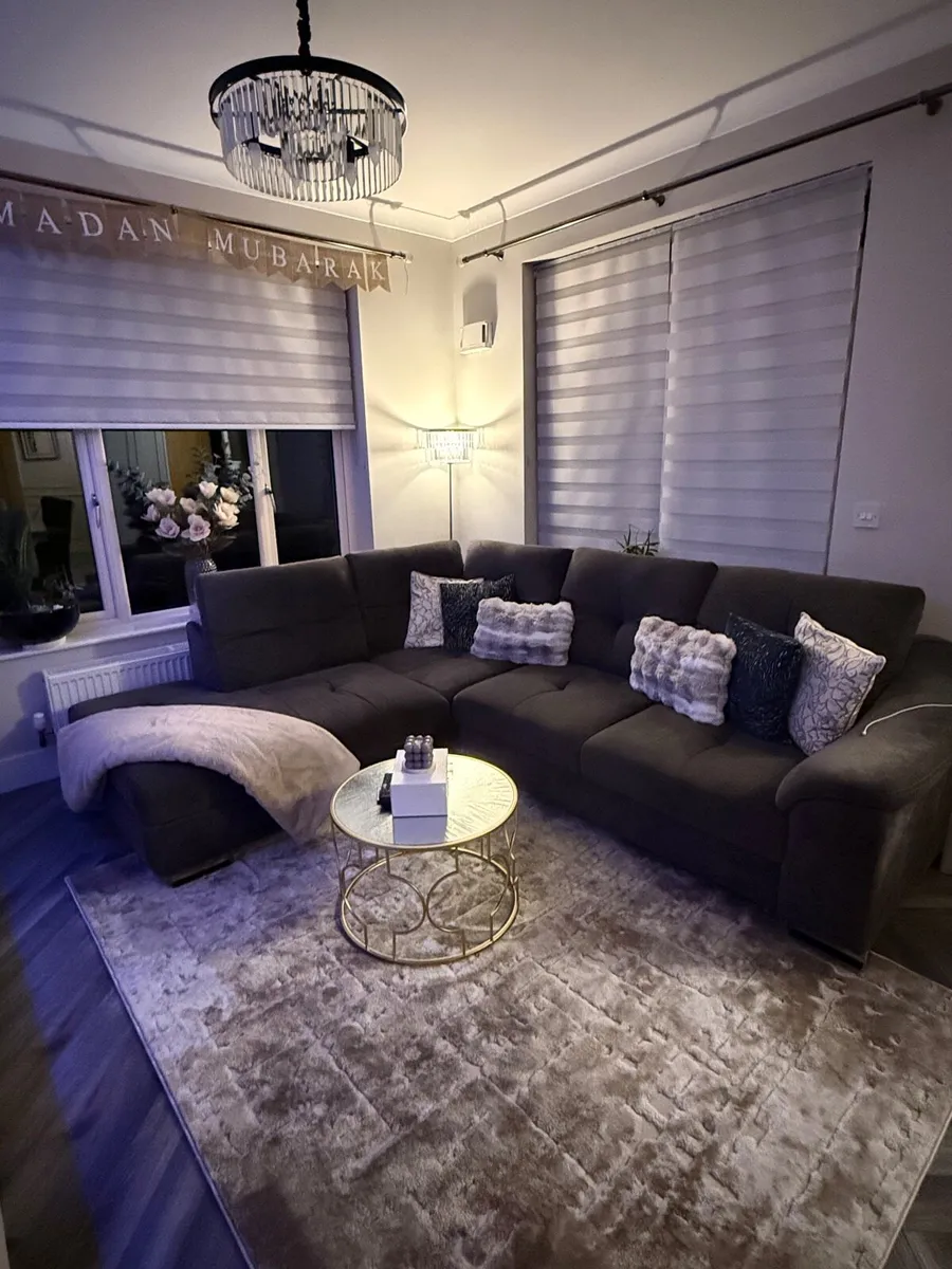 Corner couch - Image 1