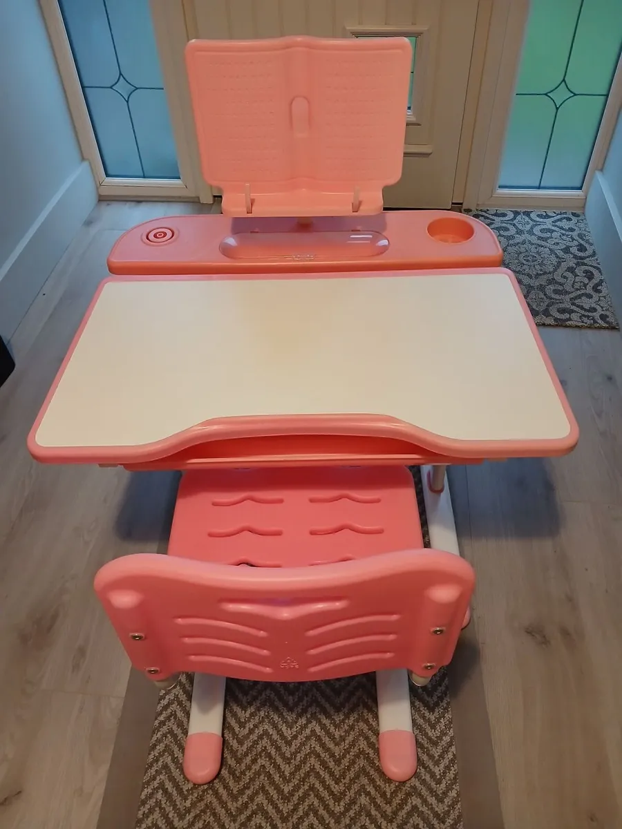 Girl's desk - Image 4