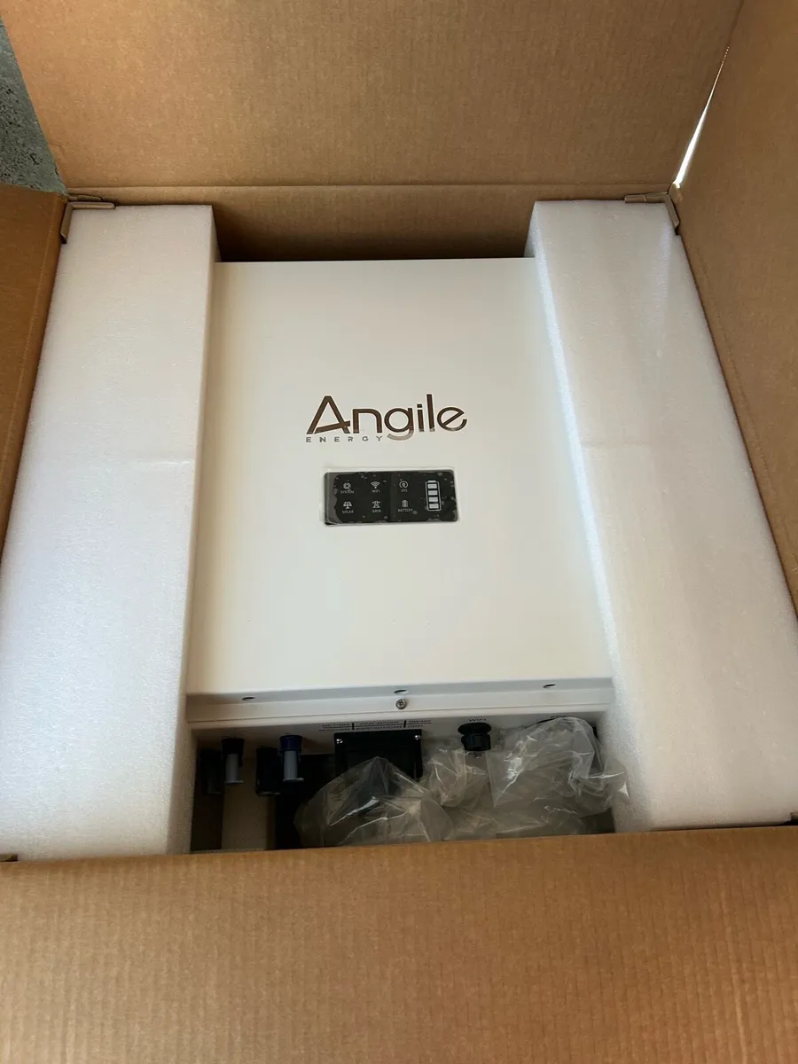 10kW 3-Phase Hybrid Solar Inverter + Batteries - Image 1