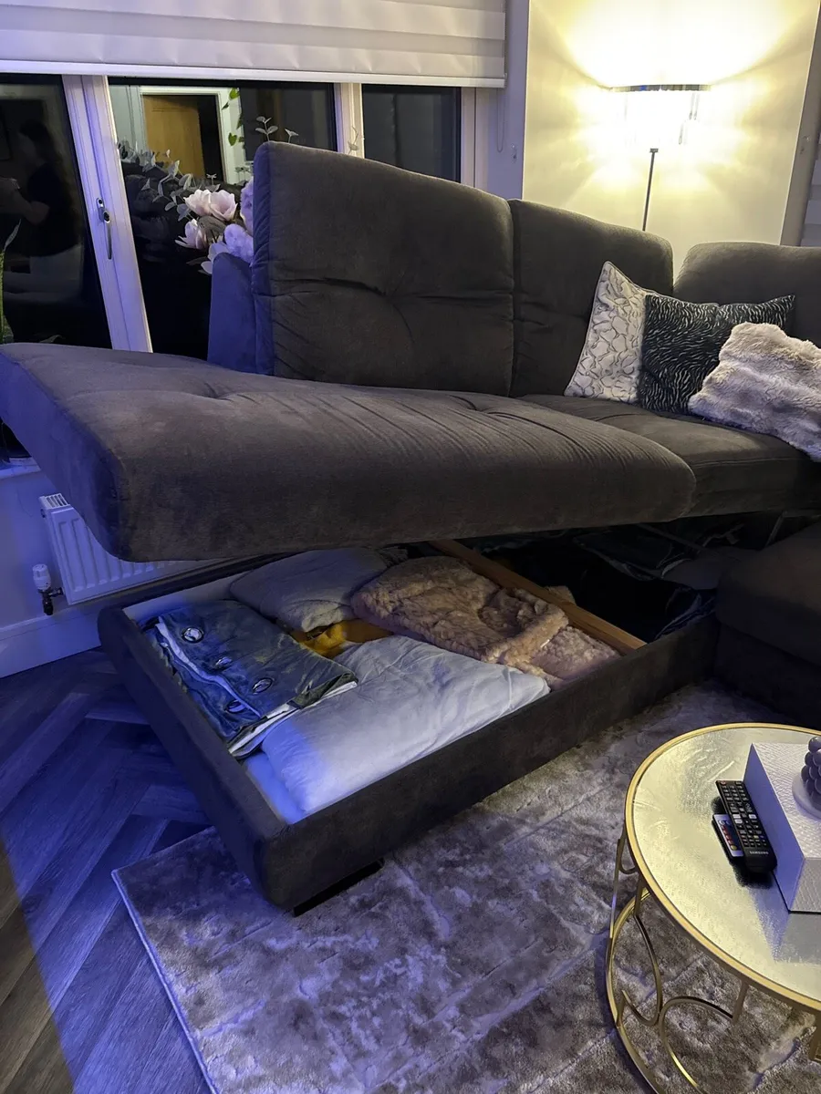 Corner couch - Image 4