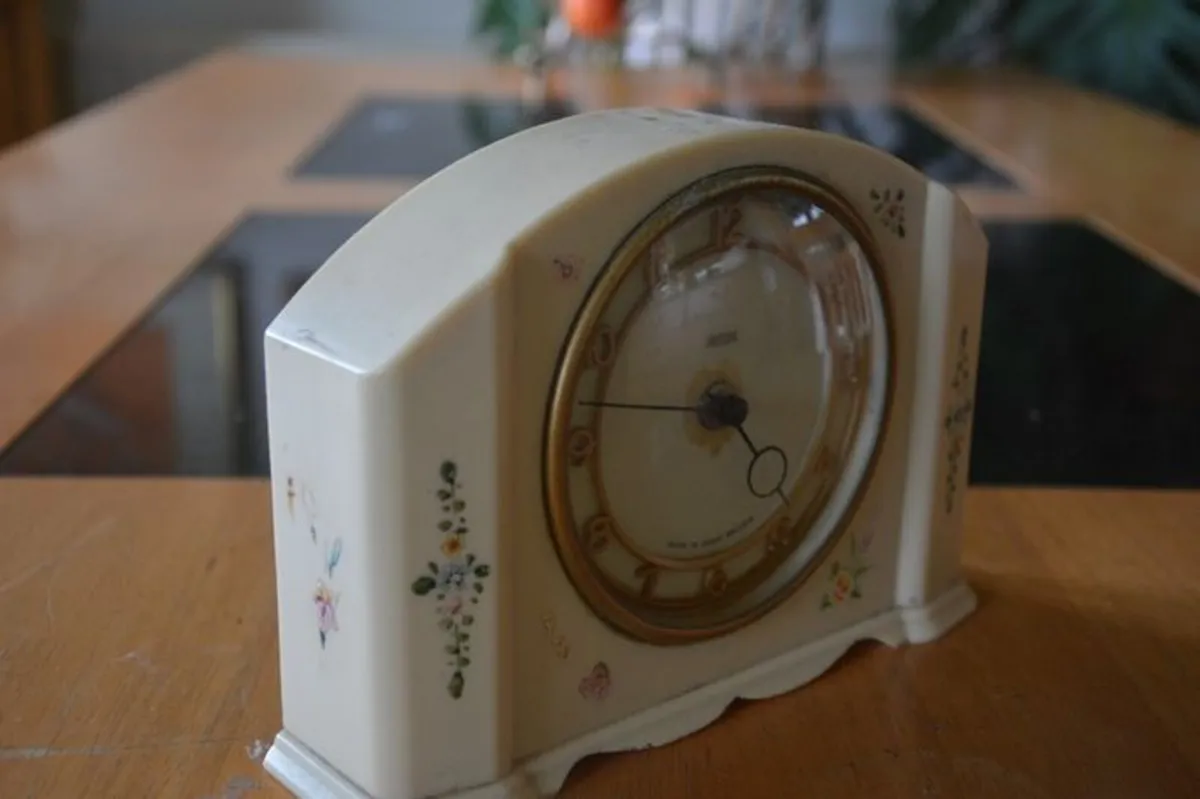 Vintage Smiths bakelite clock - Image 2