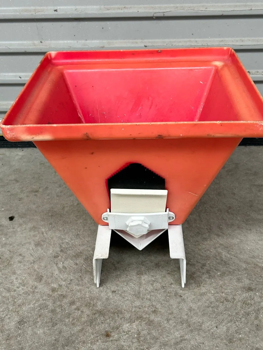 Drywall hopper for beads - Image 1