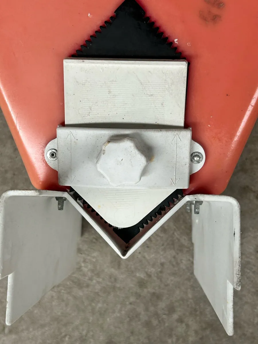 Drywall hopper for beads - Image 2