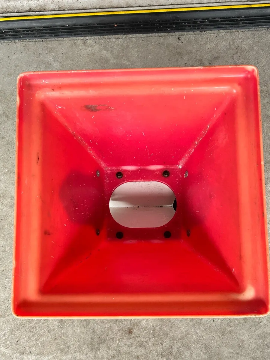 Drywall hopper for beads - Image 3