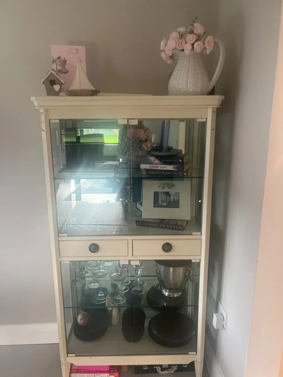 Kitchen dresser / display cabinet - Image 1