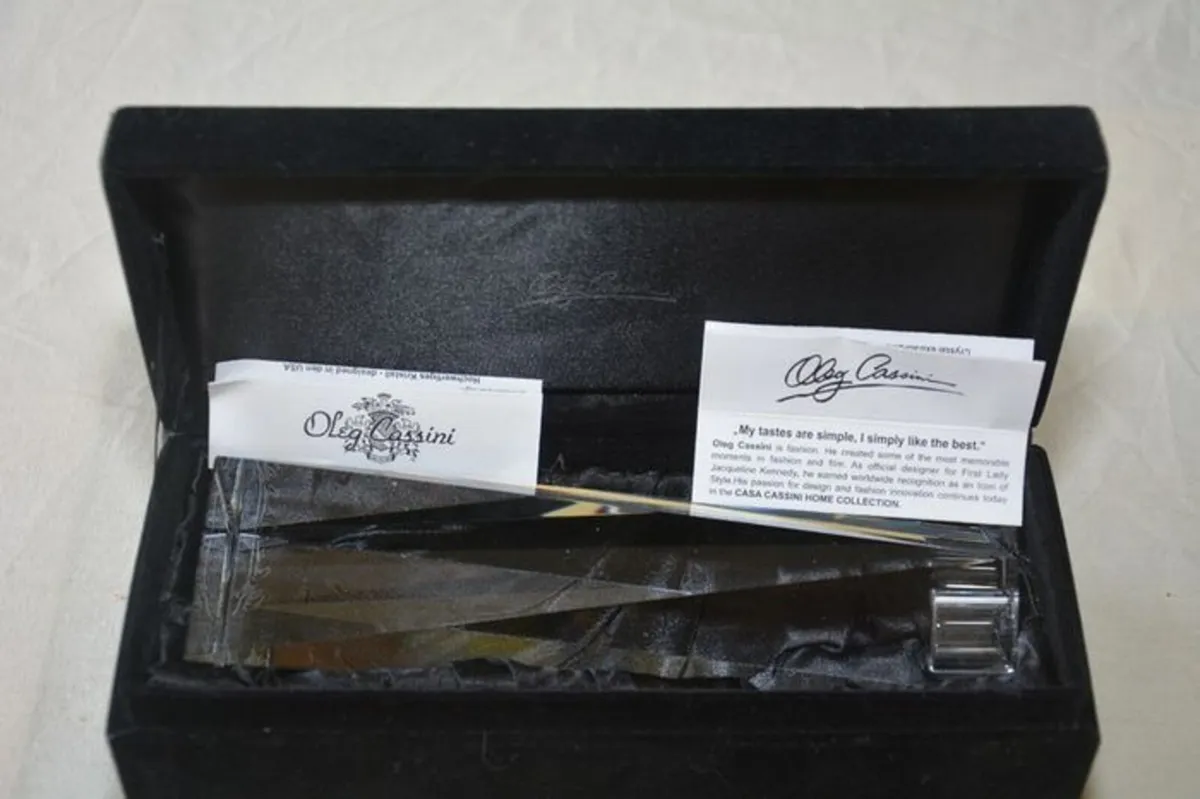 Oleg Cassini Crystal Candle Holder - Image 3