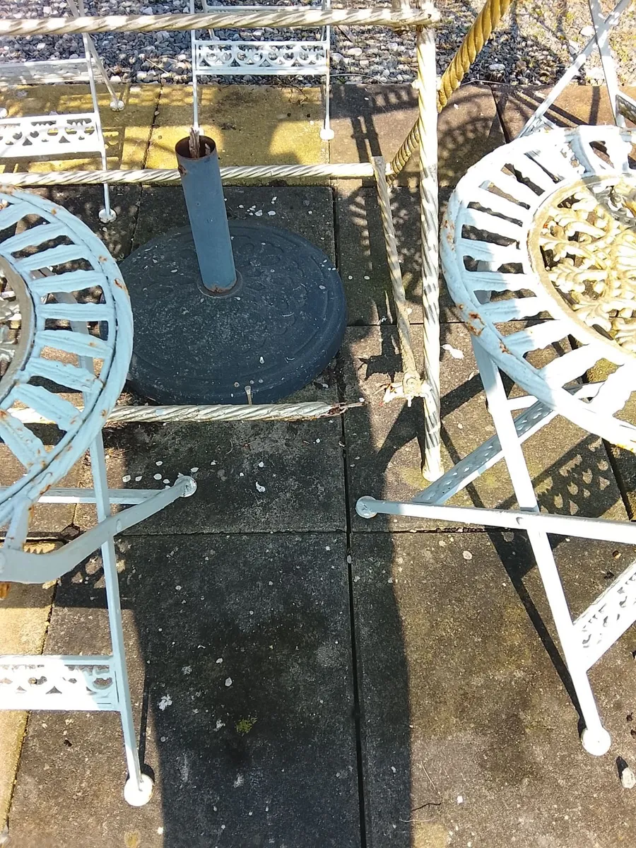 Table and chairs  **FREE to takeaway** - Image 2