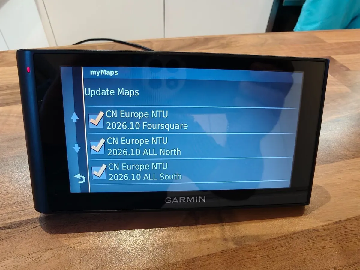 6-inch Garmin HGV sat nav with built-in Dashcam - Image 3