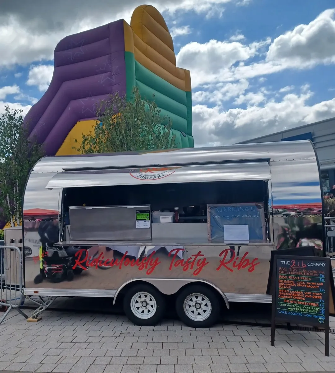 An Airstream style food trailer - Image 4