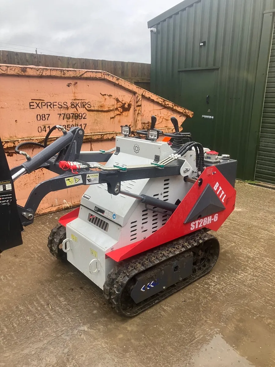 Compact skid loader - Image 1