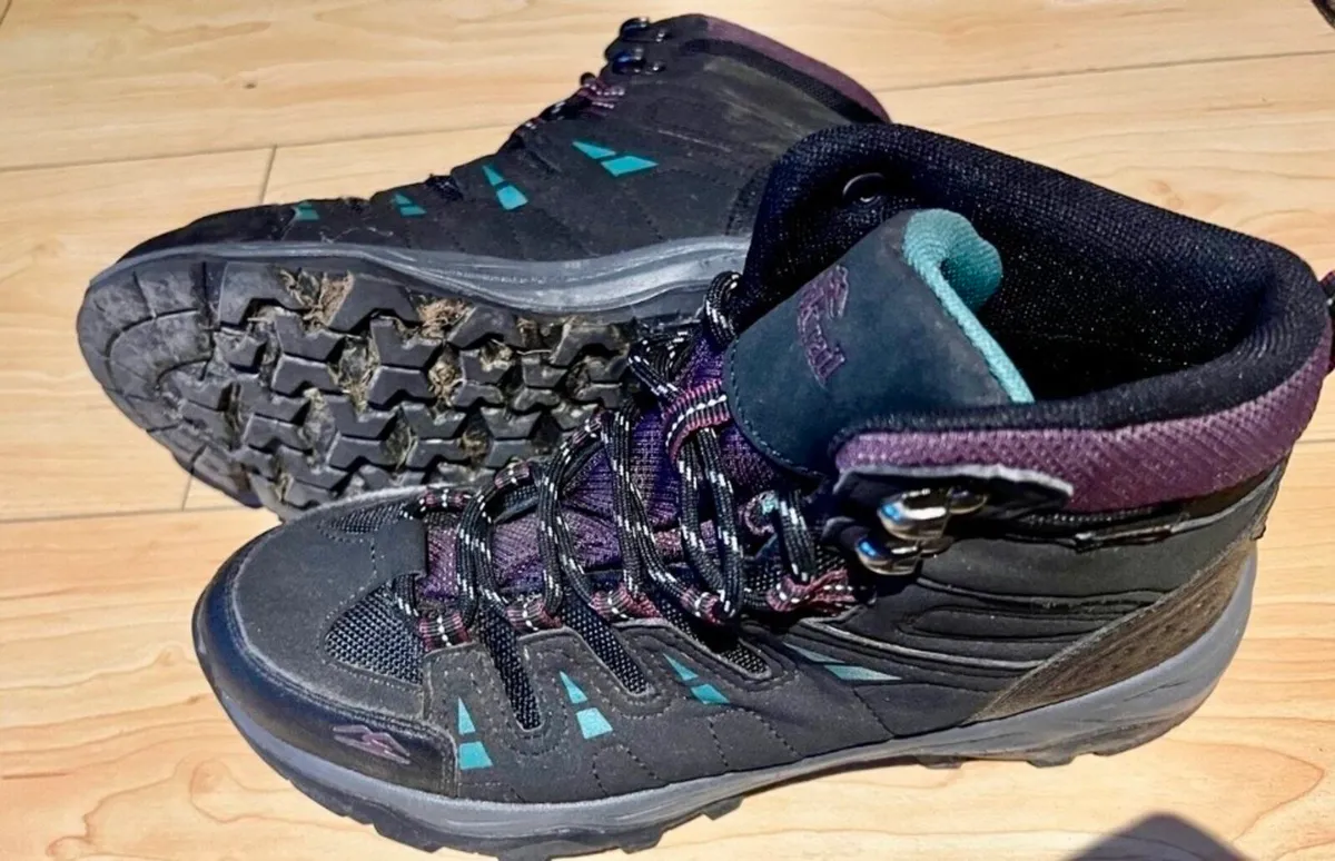 Hiking boots - Image 1