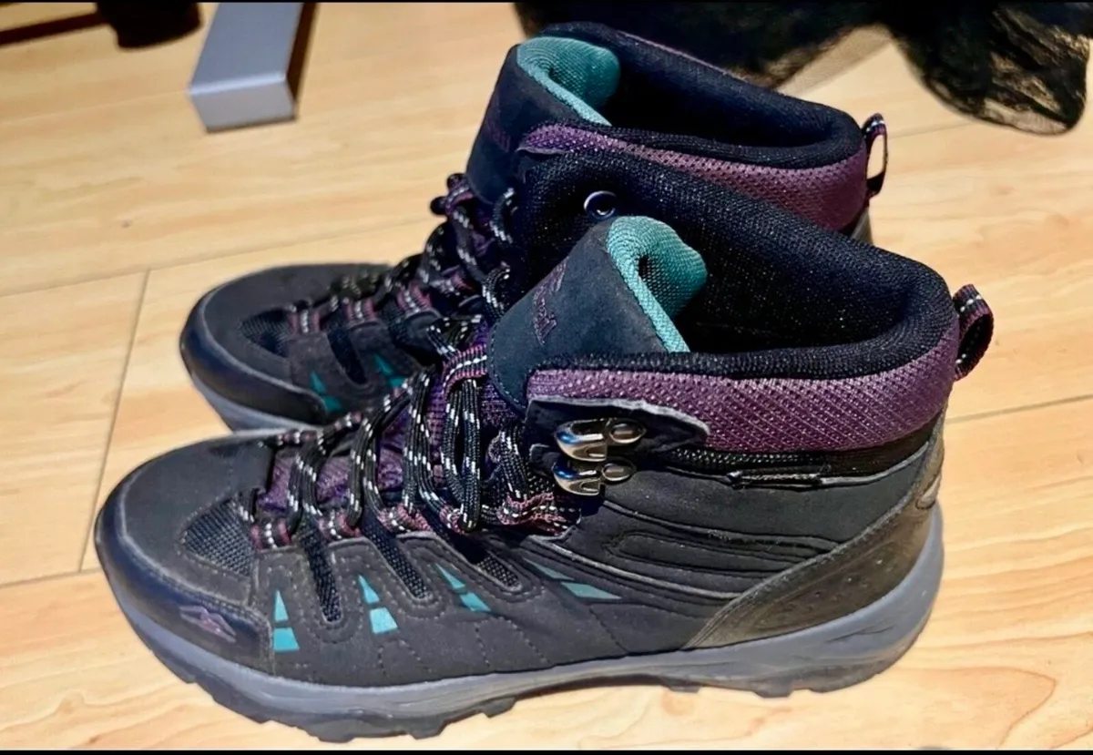 Hiking boots - Image 3