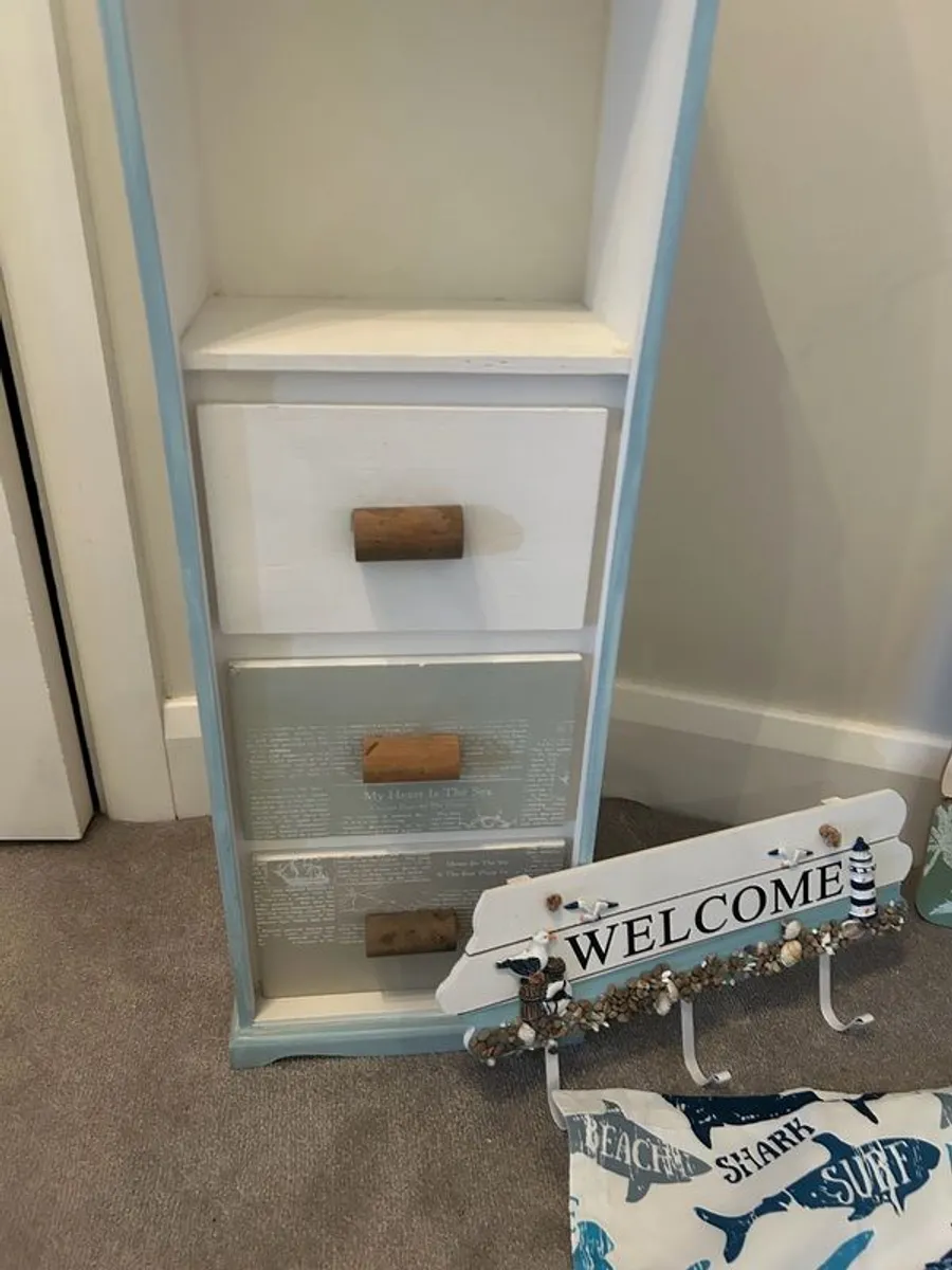 Shelving, duvets, curtains for a blue coastal themed bedroom - Image 2