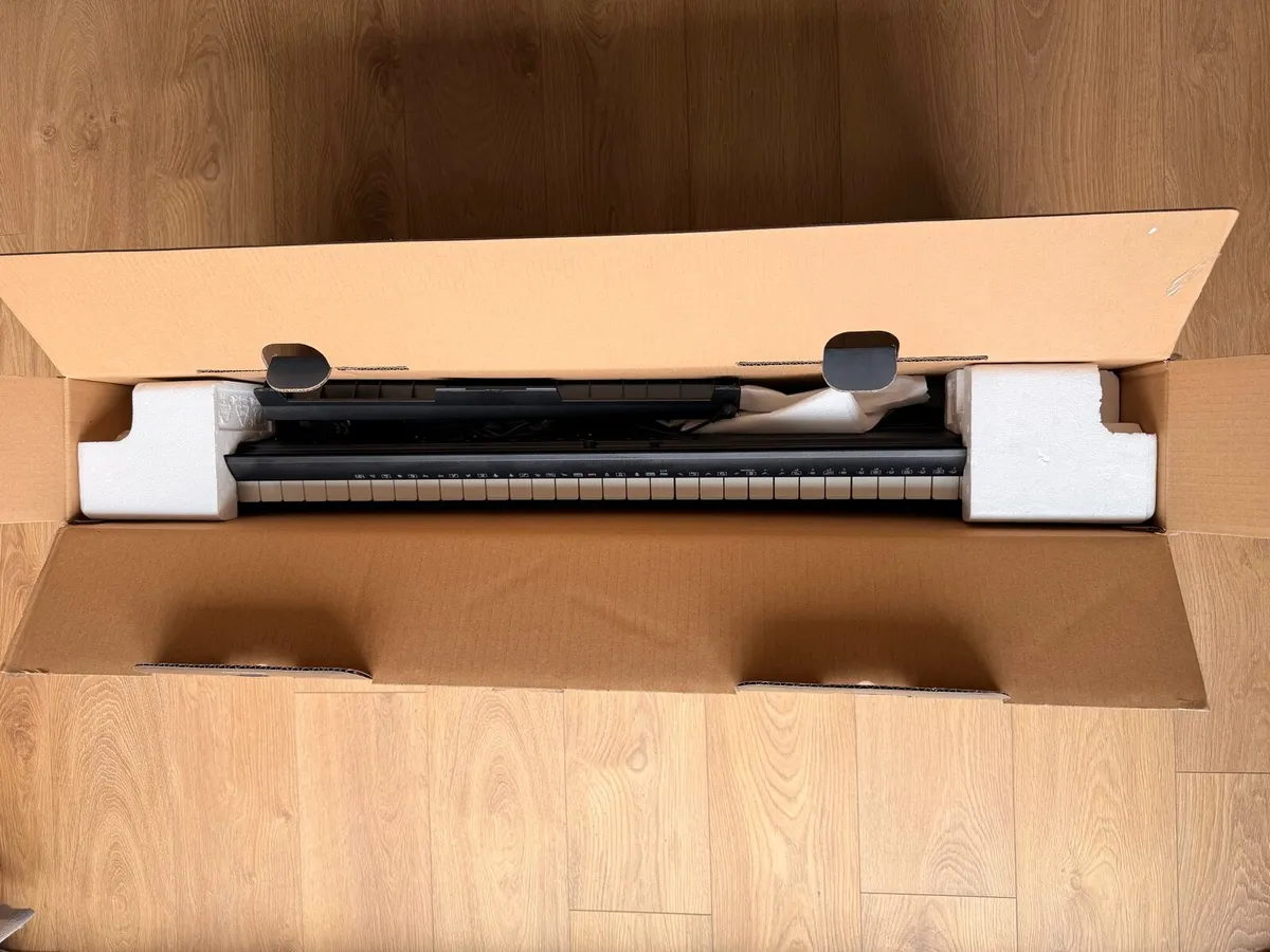 Casio CT-X700 Digital Keyboard – Like New, Boxed - Image 3