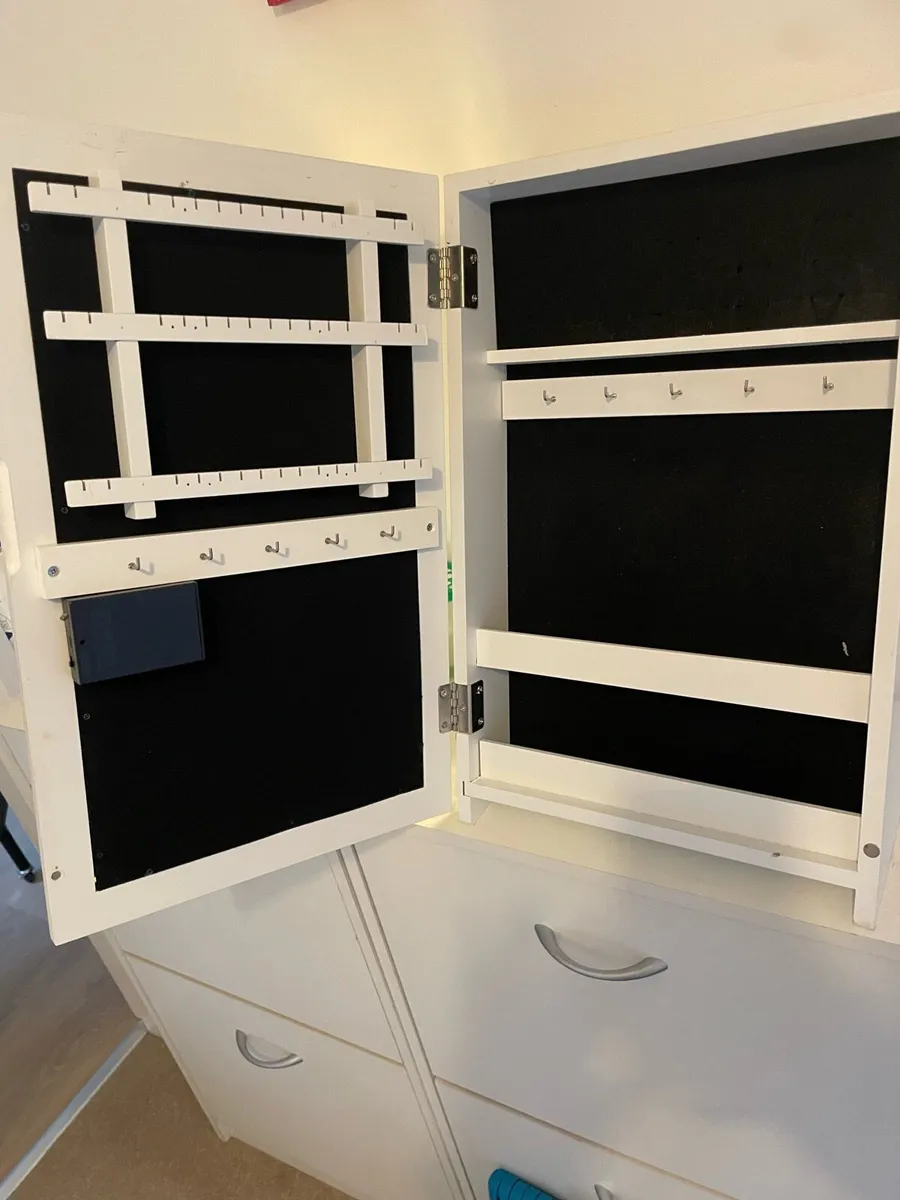 Mirror and jewellery box with lights - Image 2