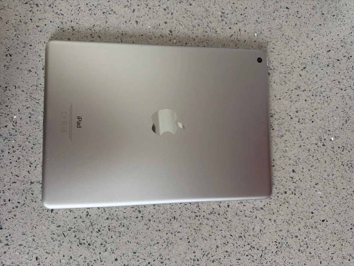 iPad - Image 2