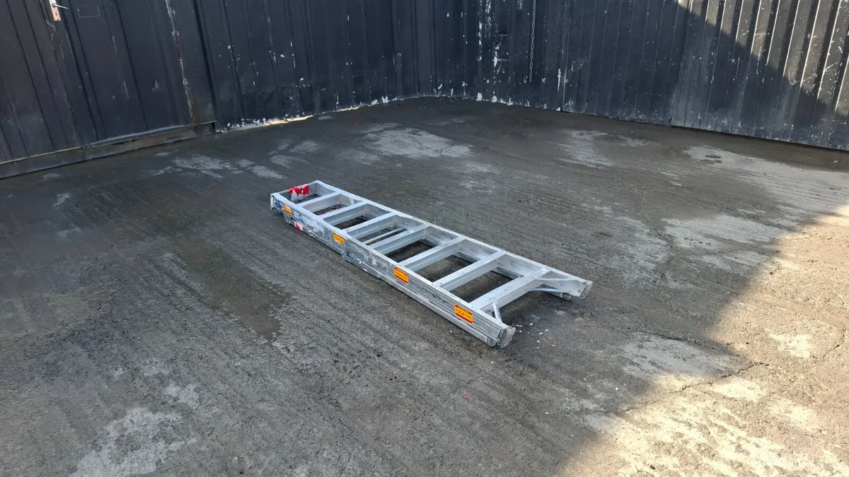 8 Tread Step Ladder – Heavy Duty Trade Ladder - Image 1