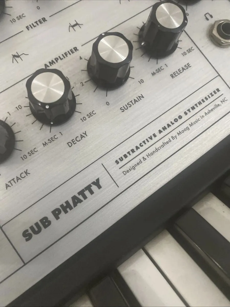 Moog SUB PHATTY Subtractive analog SYNTHESIZER - Image 2