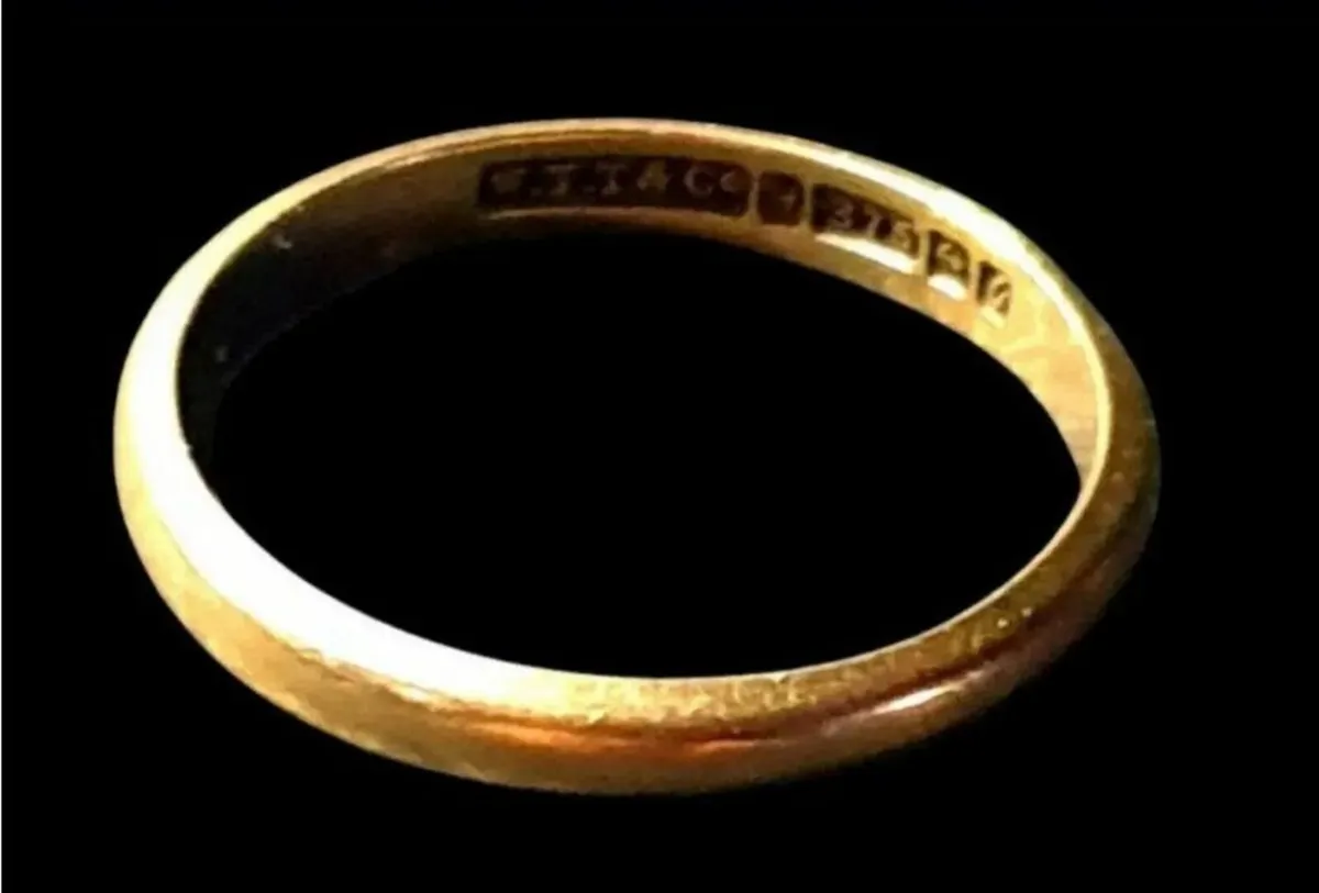 Vintage Hallmarked 9ct Gold Wedding Ring - Image 2
