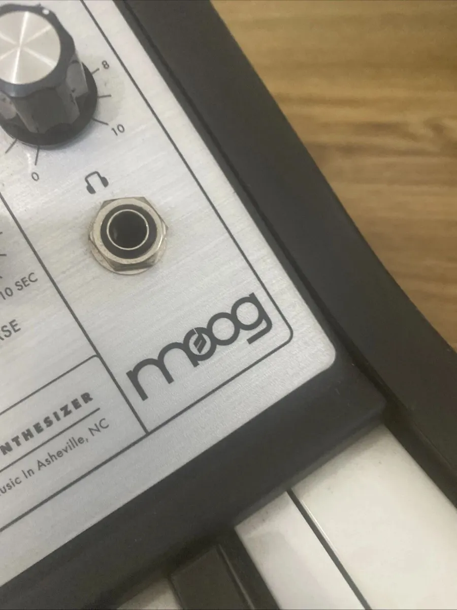 Moog SUB PHATTY Subtractive analog SYNTHESIZER - Image 3