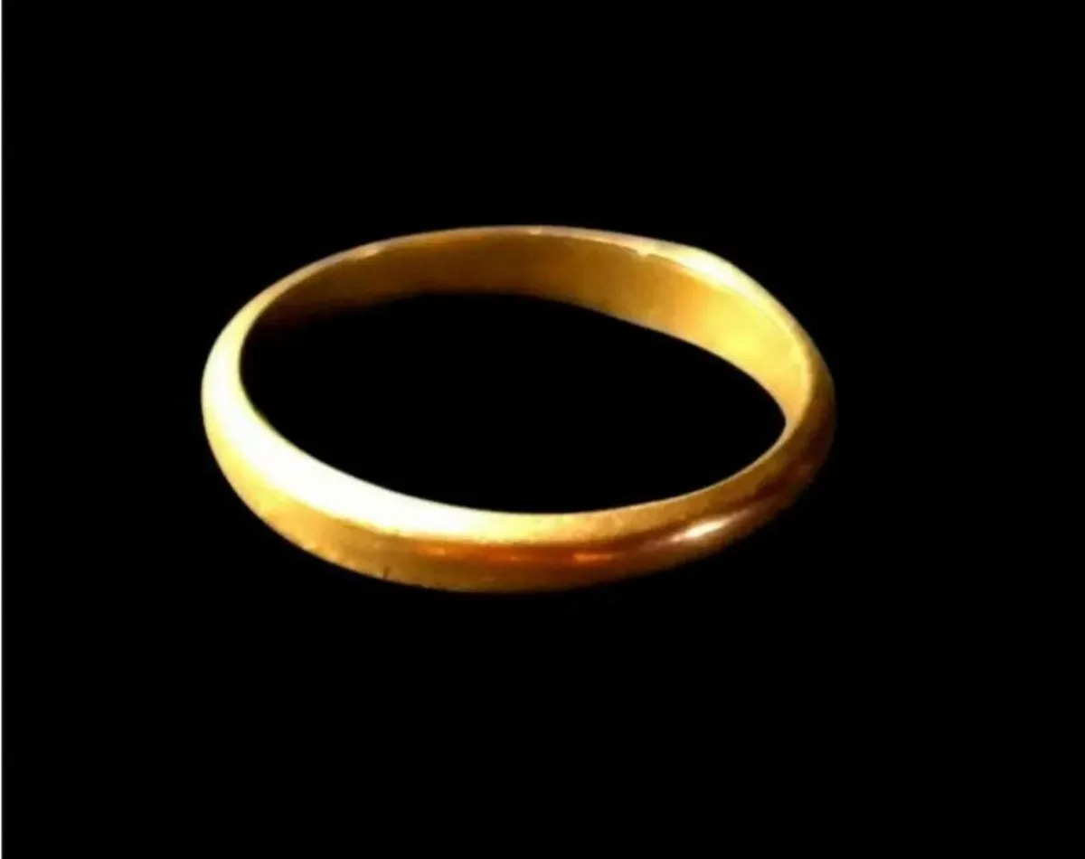Vintage Hallmarked 9ct Gold Wedding Ring - Image 1