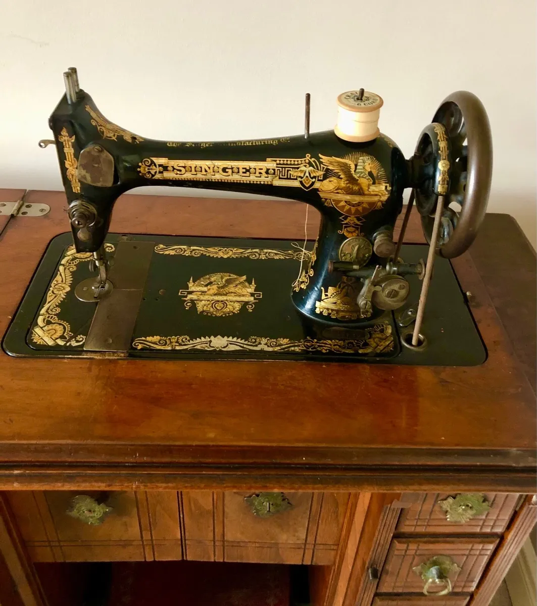 Singer Sewing Machine - Image 4