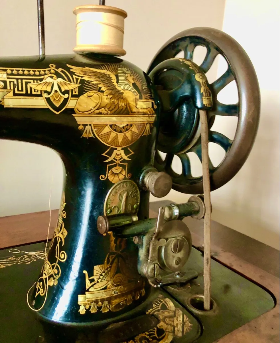 Singer Sewing Machine - Image 4