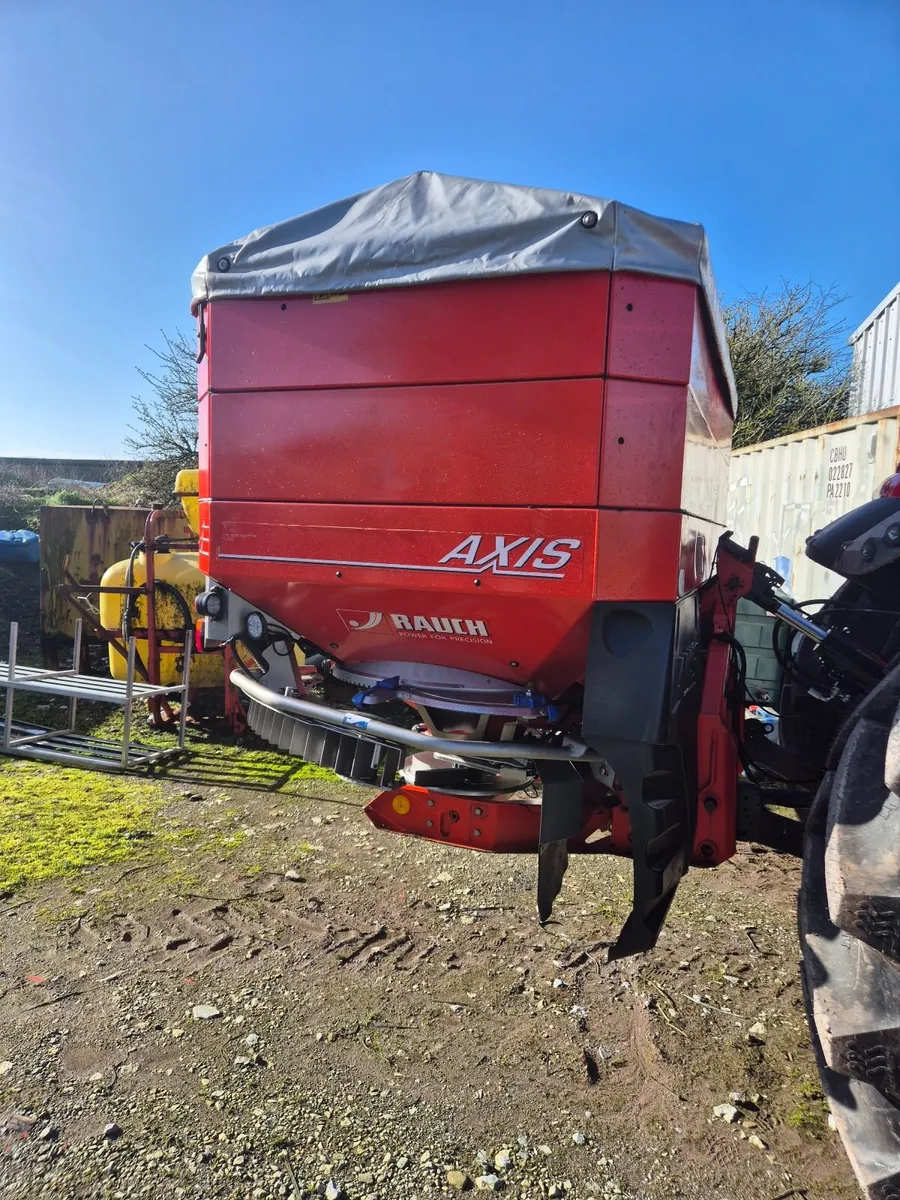 Fertiliser Spreader - Image 1