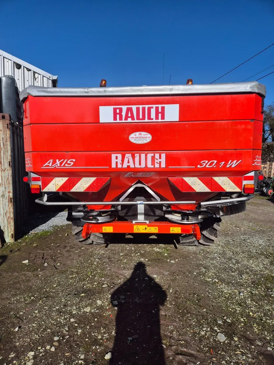 Fertiliser Spreader - Image 2