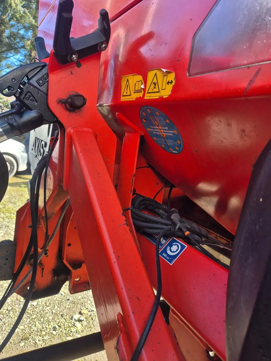 Fertiliser Spreader - Image 4