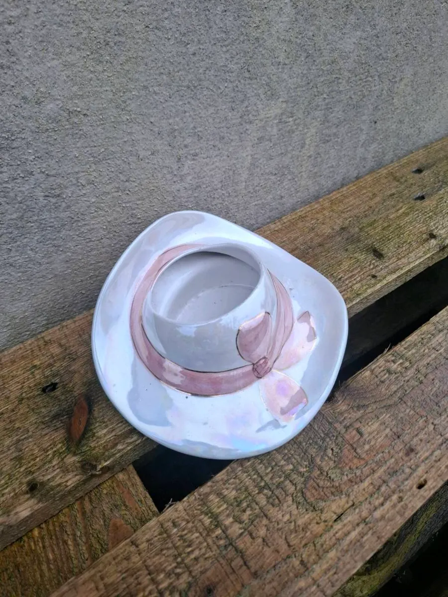 Decorative ceramic hat bowl