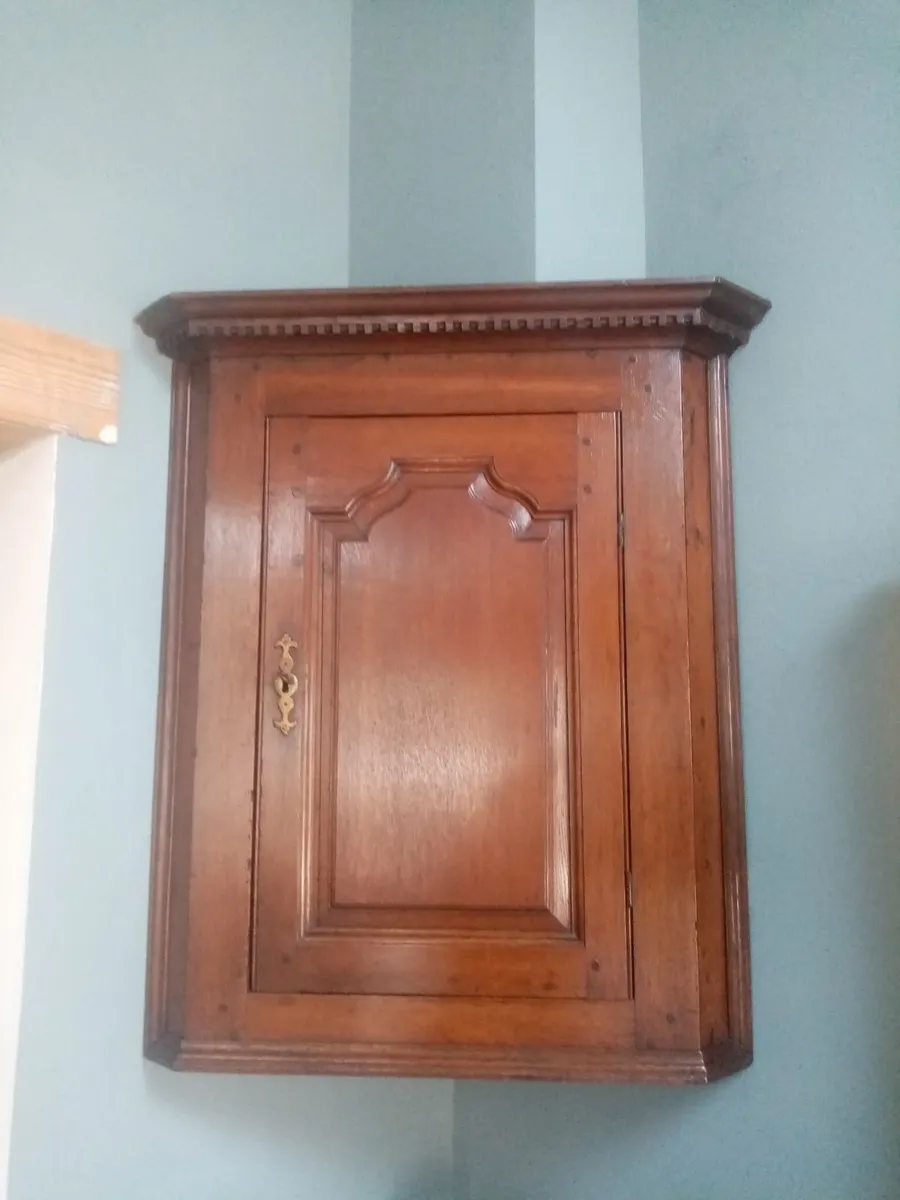 ANTIQUE OAK CORNER CUPBOARD DRINKS EXC CONDITION - Image 1