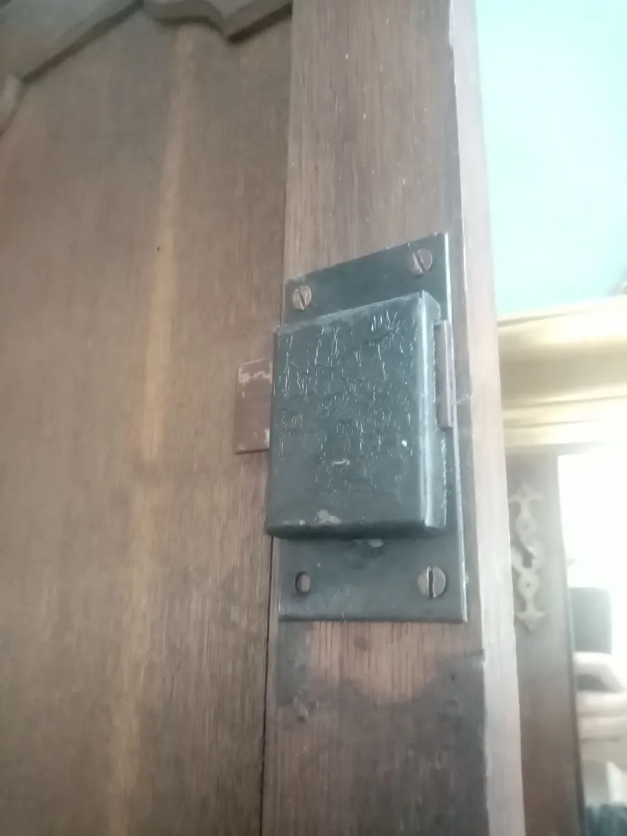 ANTIQUE OAK CORNER CUPBOARD DRINKS EXC CONDITION - Image 2