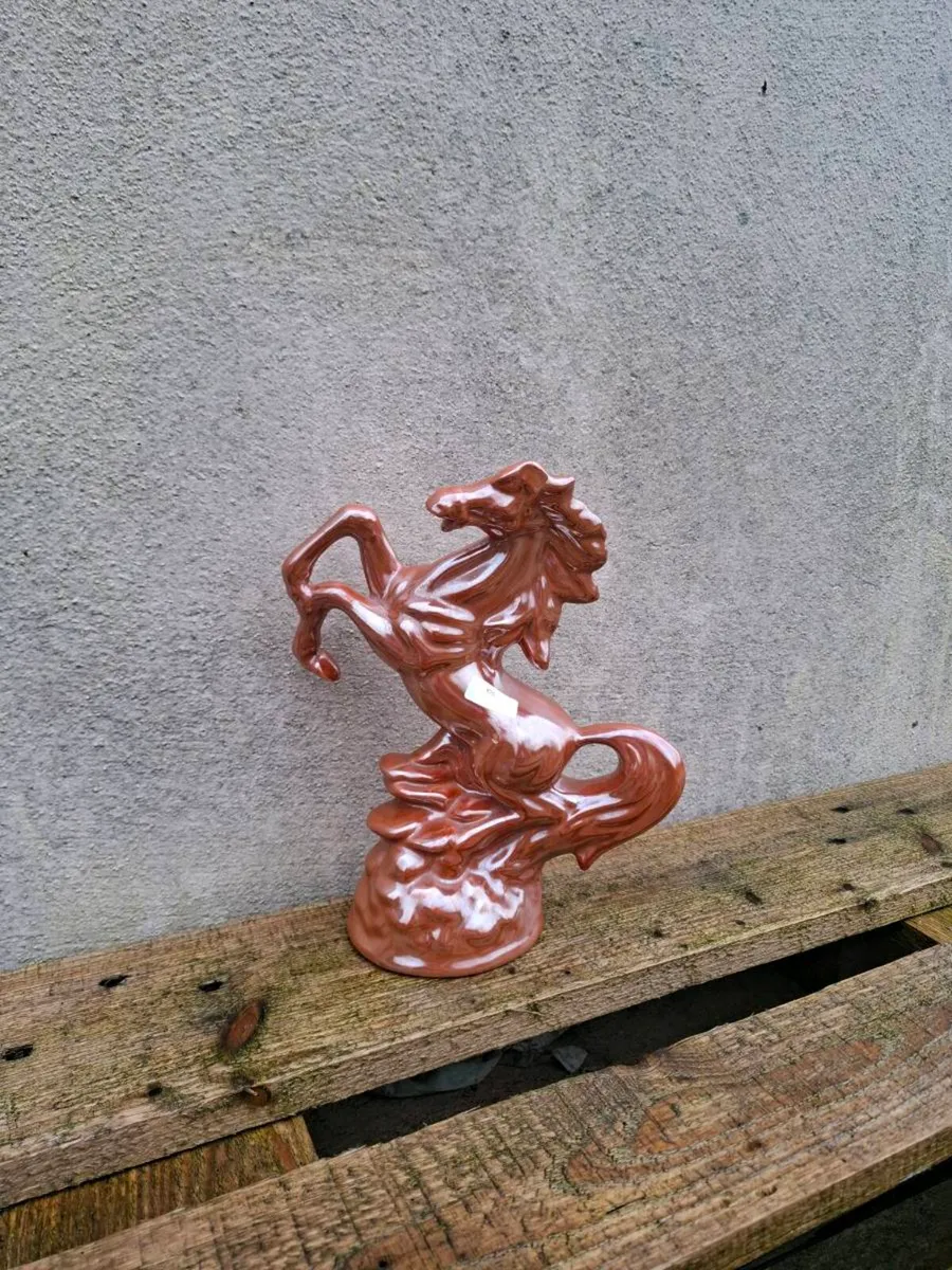 Ceramic horse statue - Image 1