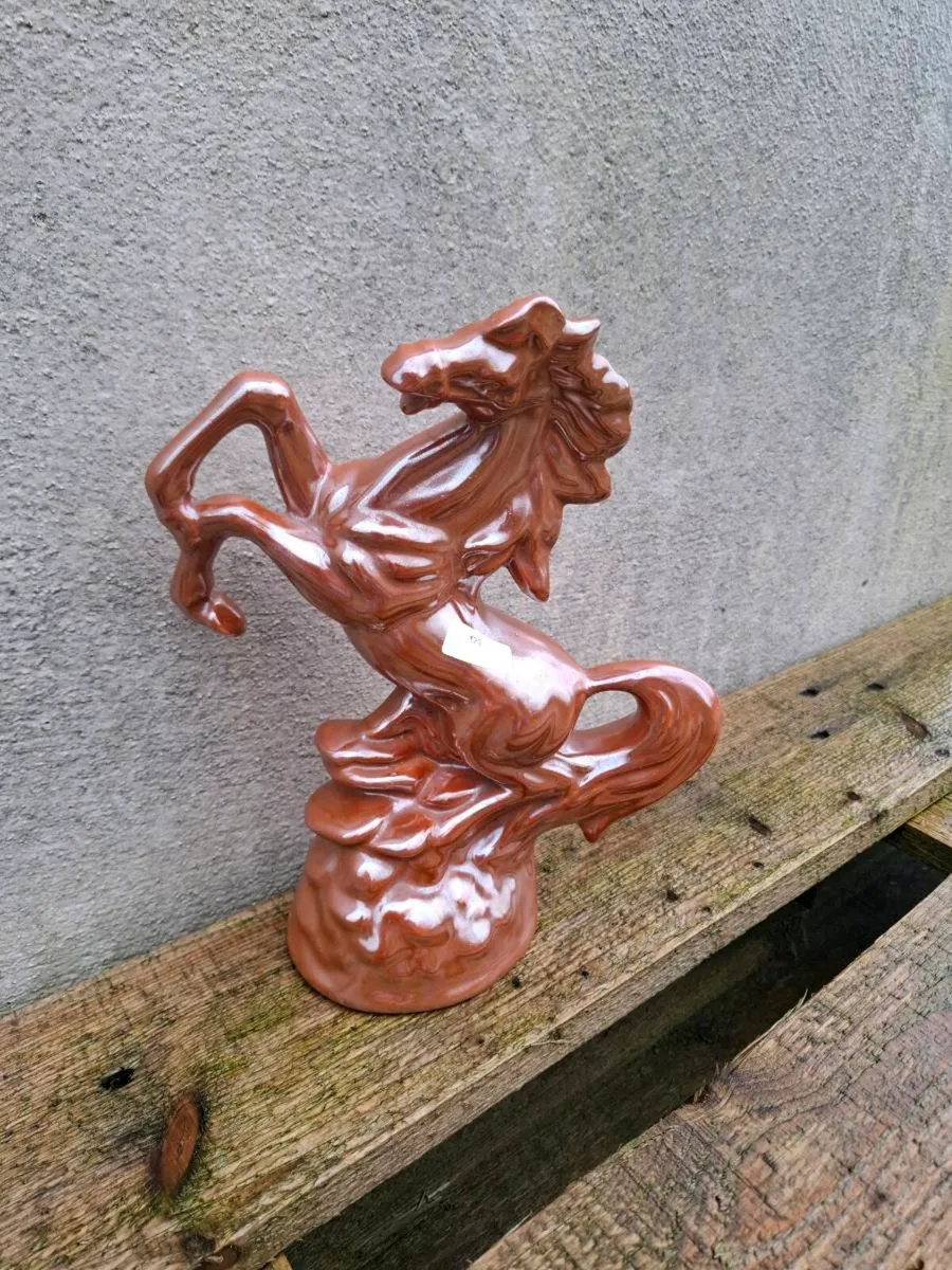 Ceramic horse statue - Image 2