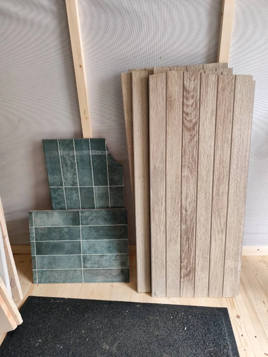 Bathroom tiles - Image 1