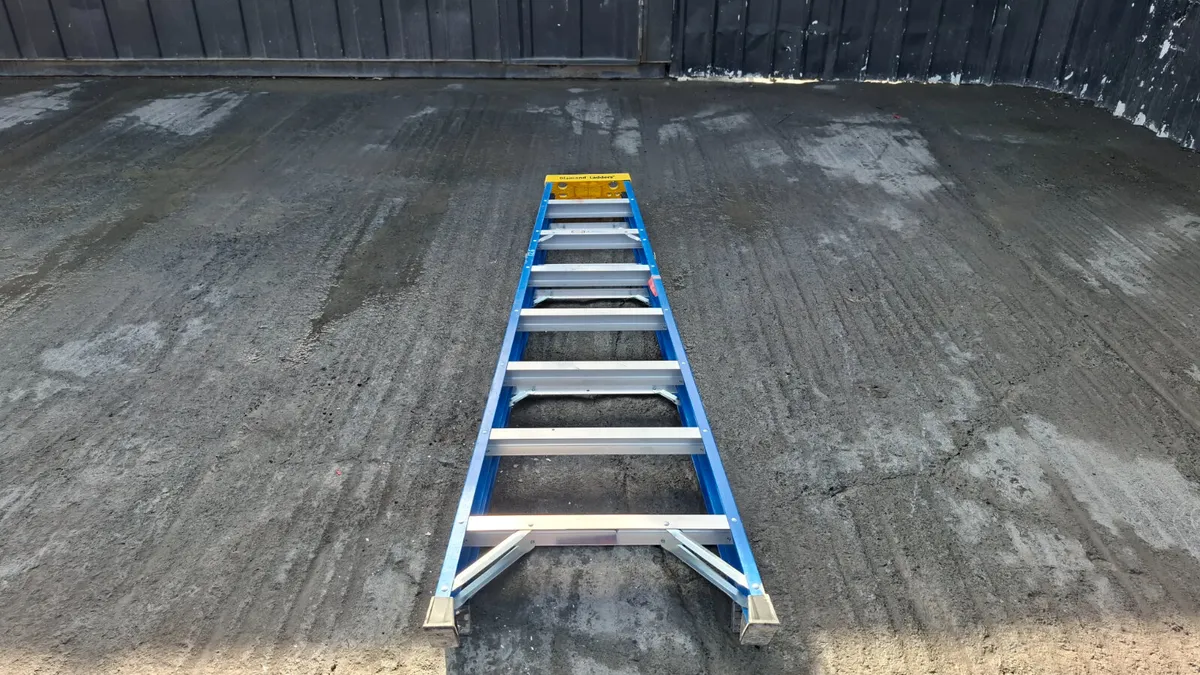 Fibreglass 7 Tread Step Ladder - Image 2