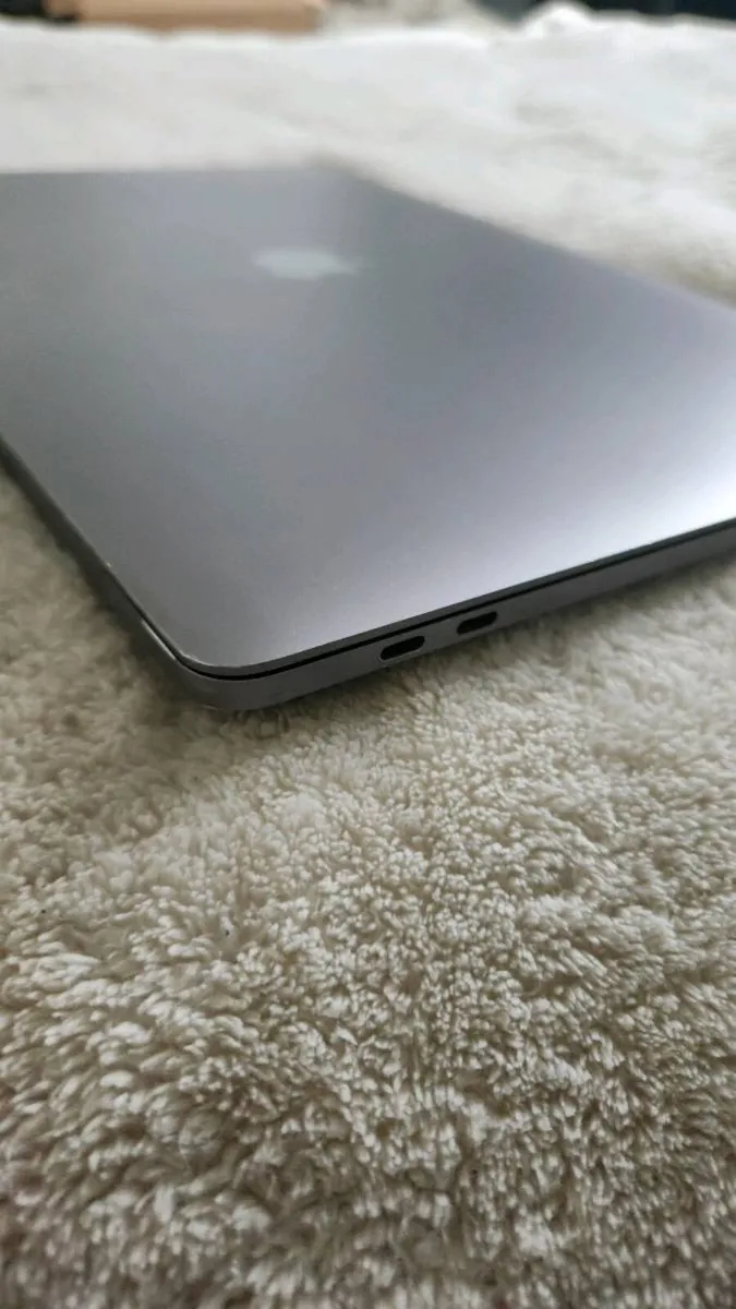 Apple Macbook Pro 15' (2018) i7 256gb SSD 16GB RAM - Image 4