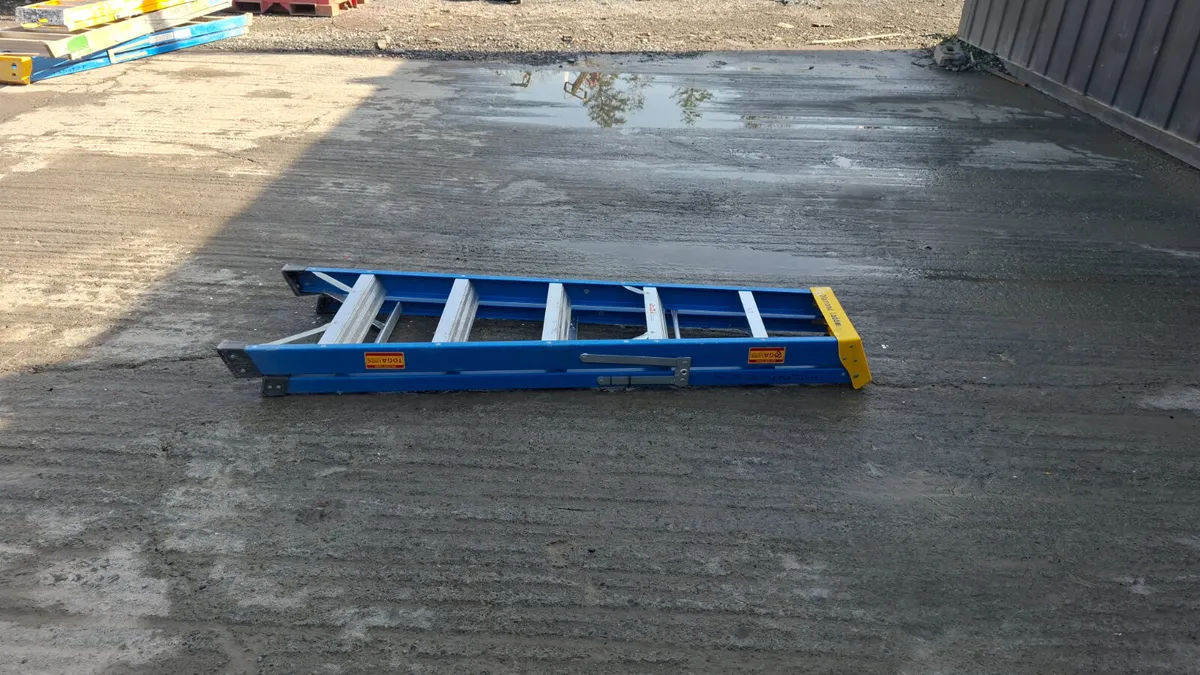 Fibreglass Step Ladder 6 tread - Image 4