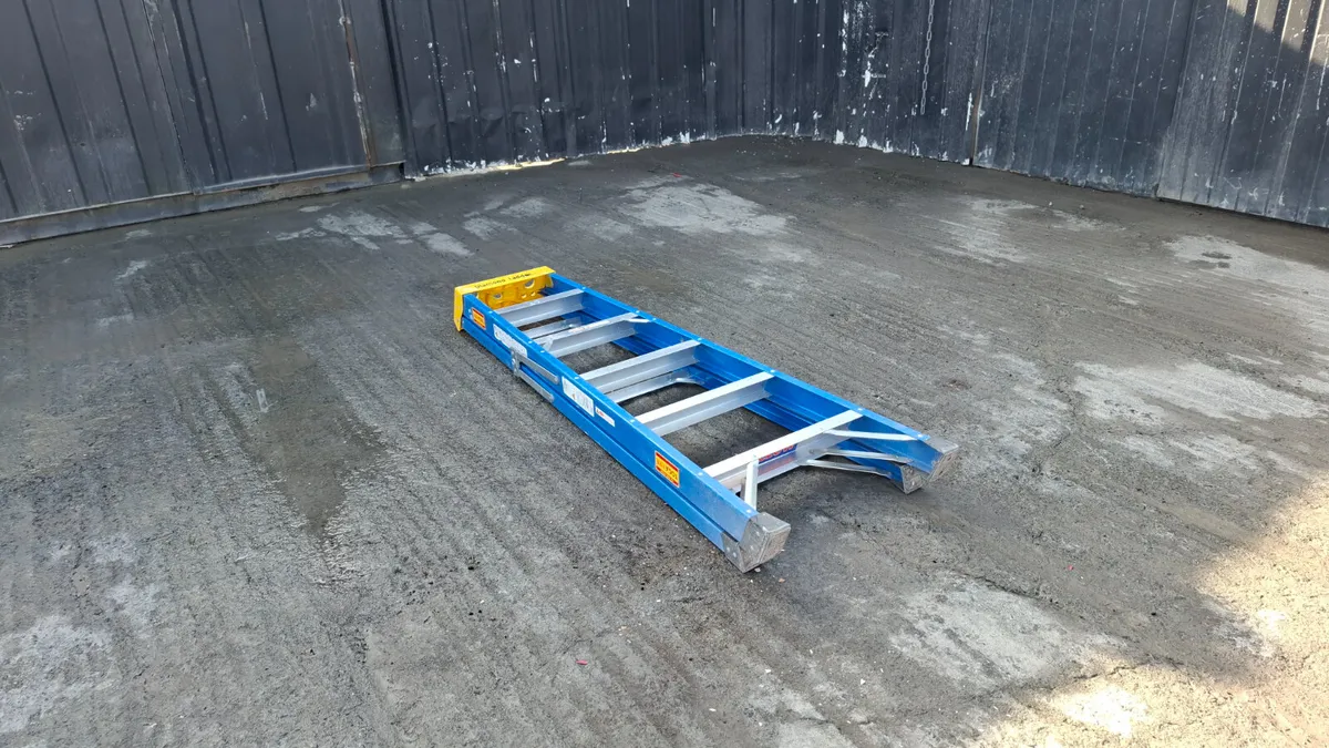 Fibreglass Step Ladder 6 tread - Image 1