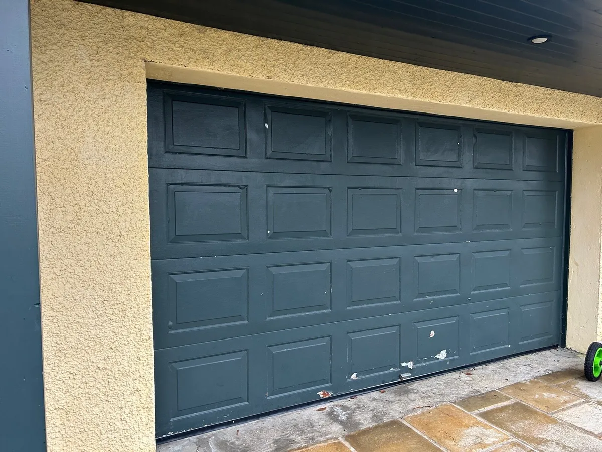Roller garage door - Image 1
