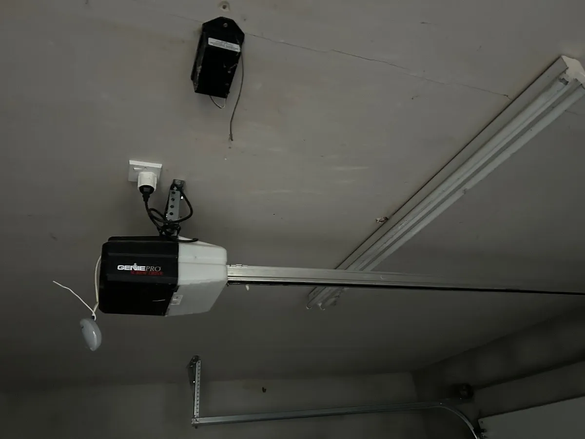 Roller garage door - Image 3