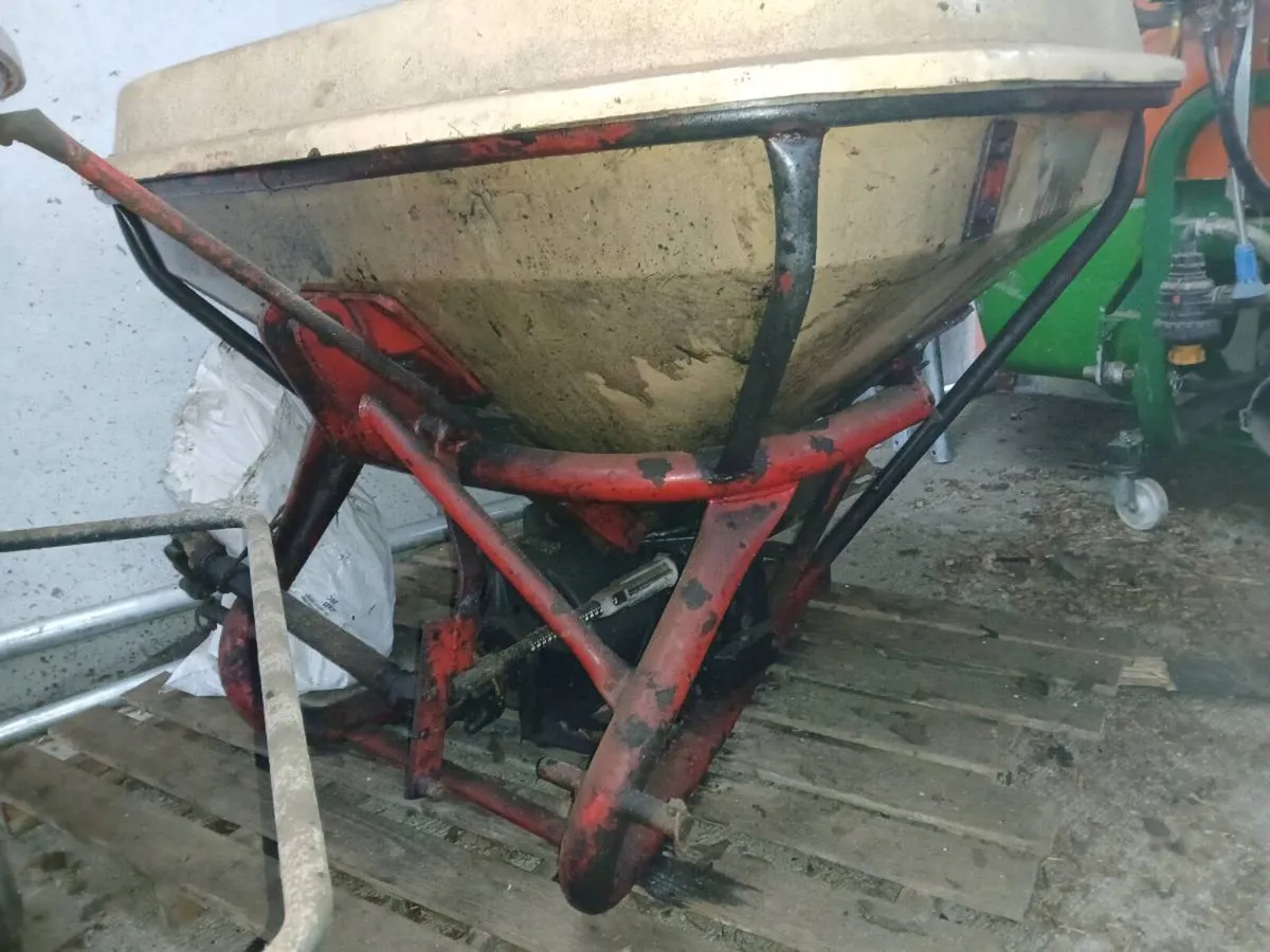 Vicon spreader - Image 1