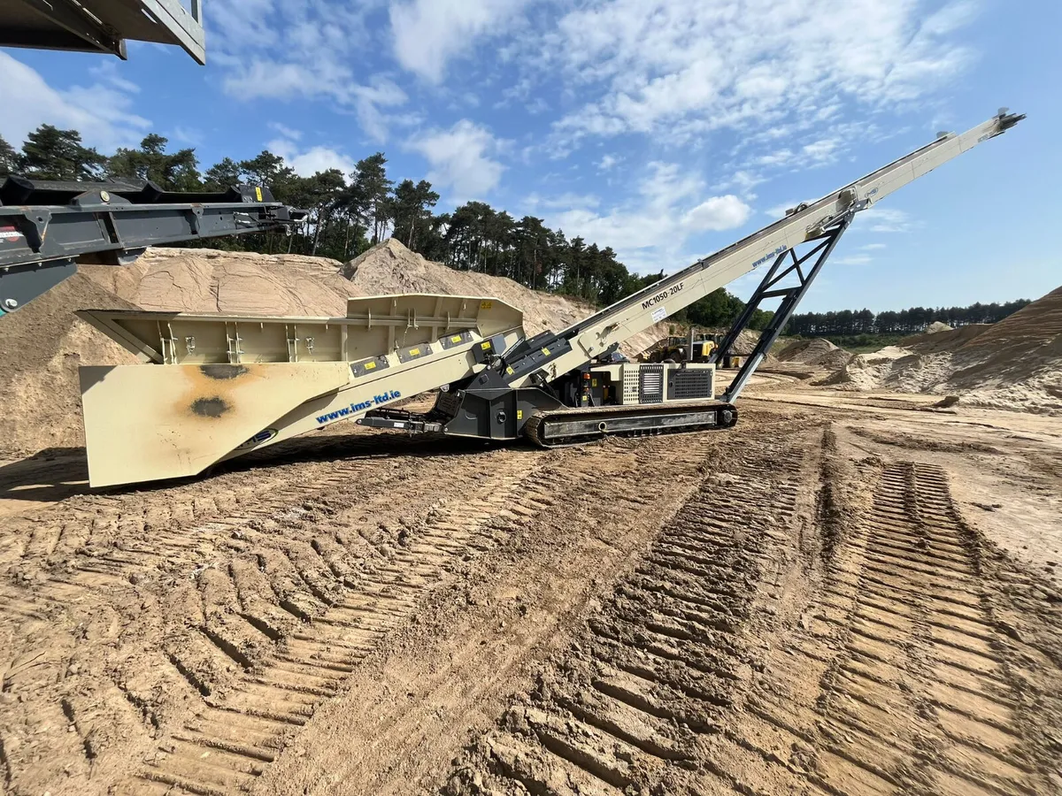 TRACKED FEEDER CONVEYOR FOR SALE / HIRE - Image 1